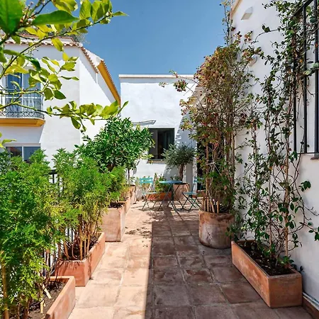 Lovely House In Peaceful Courtyard بينالماذينا