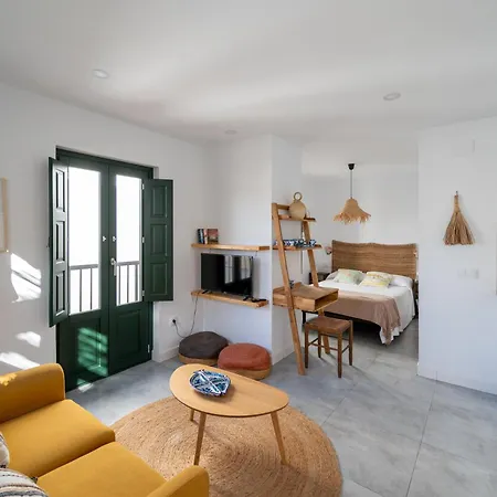 Lovely House In Peaceful Courtyard Benalmadena