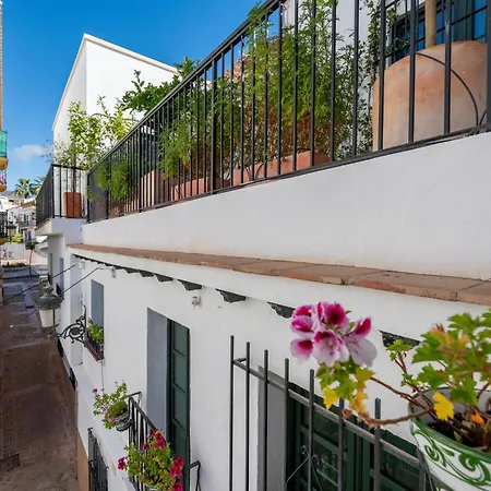 Lovely House In Peaceful Courtyard