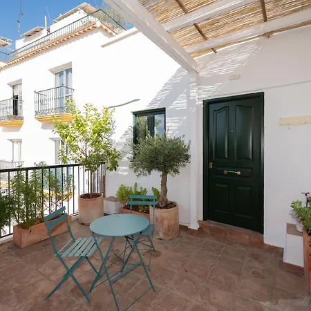 Lovely House In Peaceful Courtyard Apartment