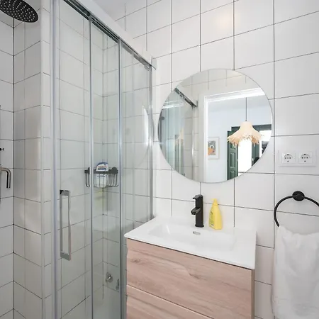 Apartman Lovely House In Peaceful Courtyard