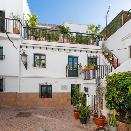 Lovely House In Peaceful Courtyard Benalmadena