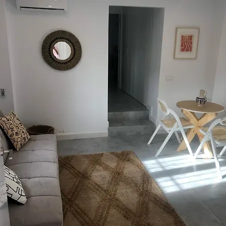 Lovely House In Peaceful Courtyard